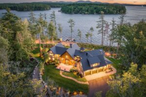 Custom lake home with RTS-430 steel windows by Optimum Window